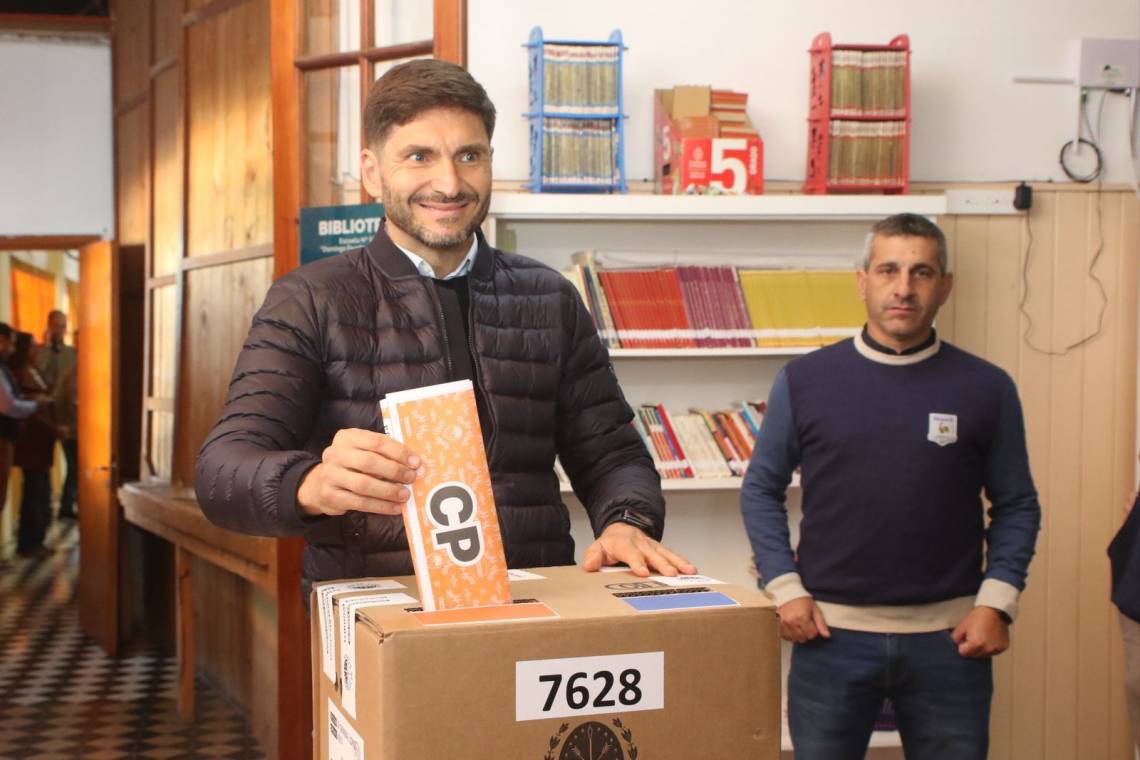 Gobernado Maximiliano Pullaro votando en Santa Fe en abril de 2025