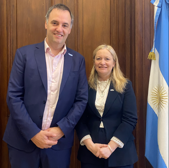 La vicegobernadora de Mendoza, Hebe Casado, confirmó públicamente su integración al espacio político liderado por el presidente Javier Milei. "Ya soy parte de La Libertad Avanza, la bienvenida me la dio el mismo presidente", afirmó Casado a Agenda Pública.